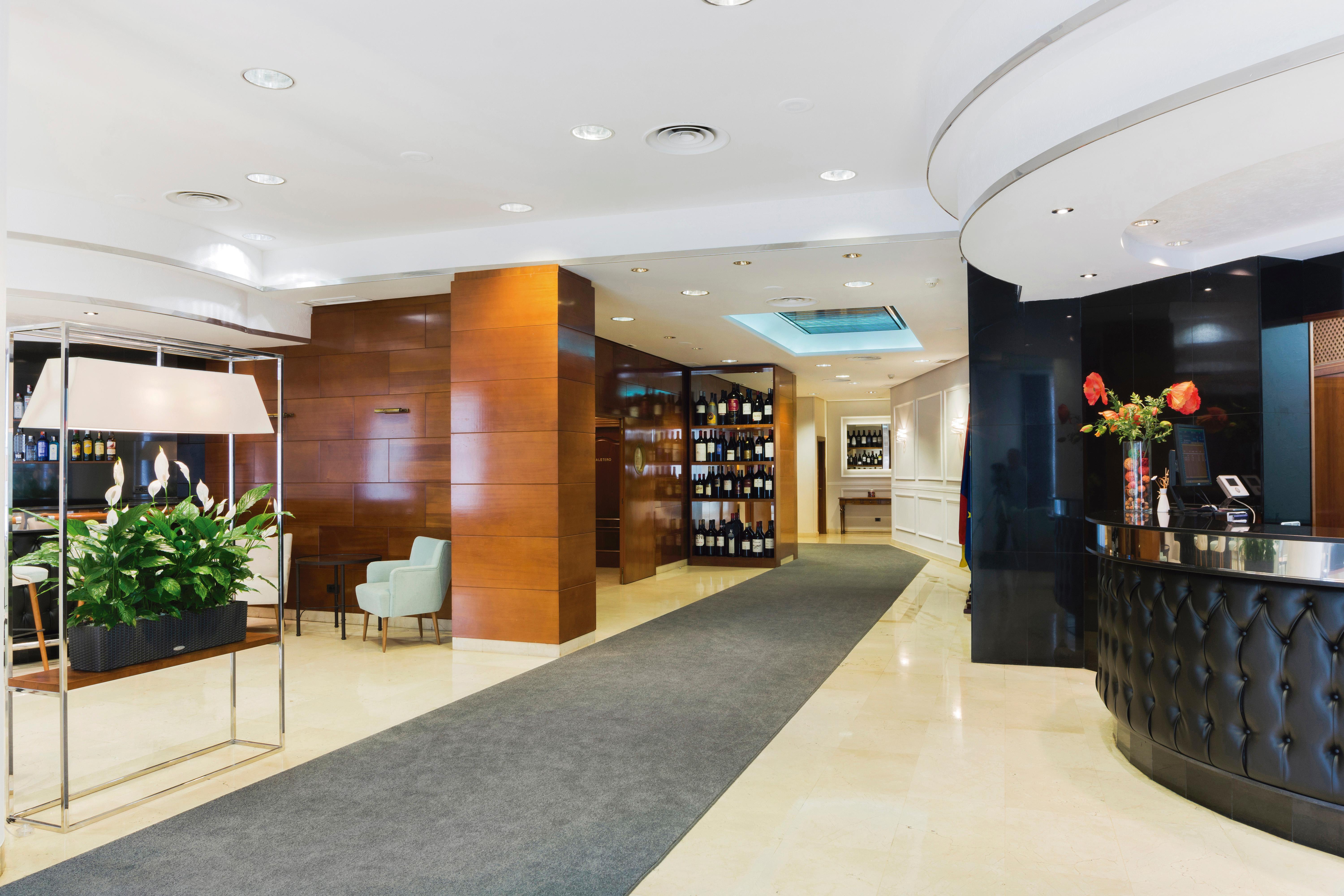 Hotel Gran Via لوغرونيو المظهر الخارجي الصورة